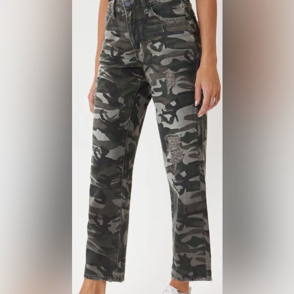 KanCan distressed camo jeans 💚 - size 7/27